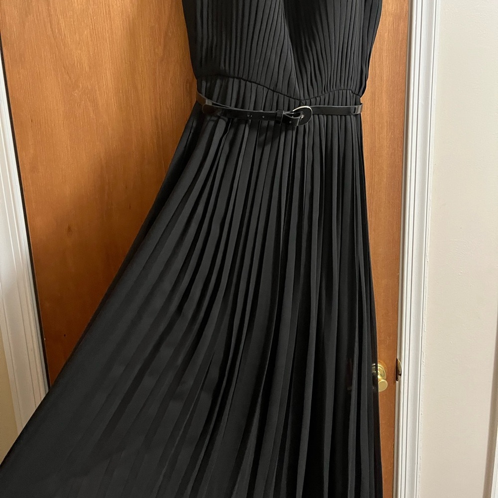 Black long pleated dress